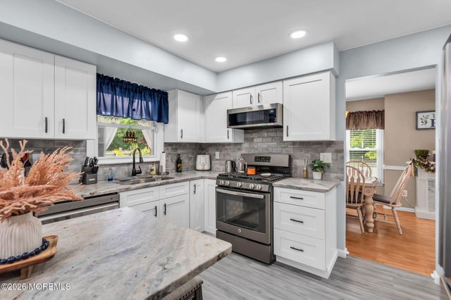 8 Concord Circle, Howell, NJ 07731