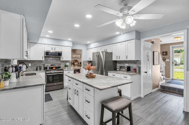 8 Concord Circle, Howell, NJ 07731
