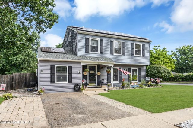 8 Concord Circle, Howell, NJ 07731