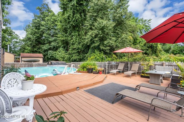 8 Concord Circle, Howell, NJ 07731