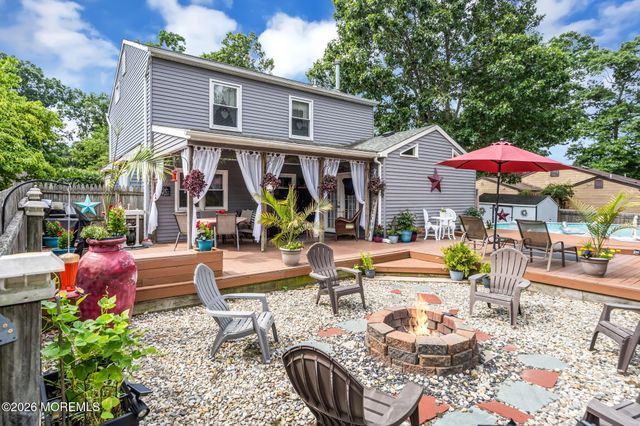 8 Concord Circle, Howell, NJ 07731