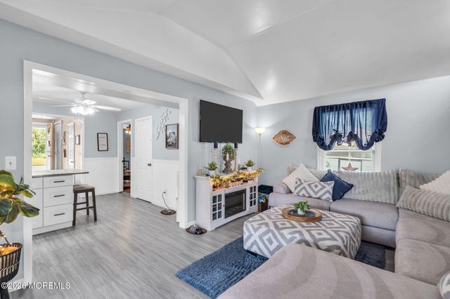 8 Concord Circle, Howell, NJ 07731