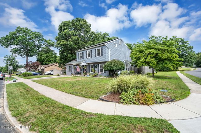 8 Concord Circle, Howell, NJ 07731