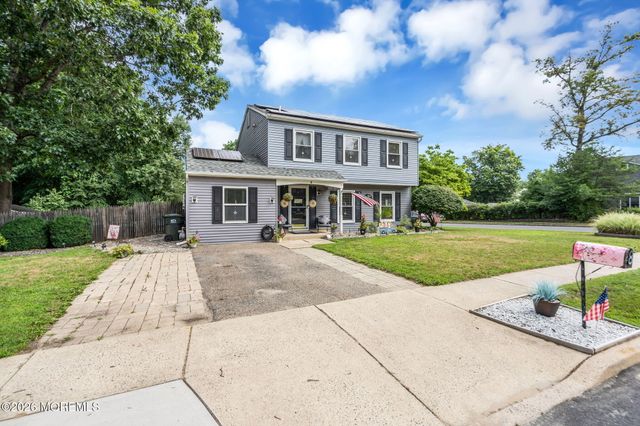 8 Concord Circle, Howell, NJ 07731