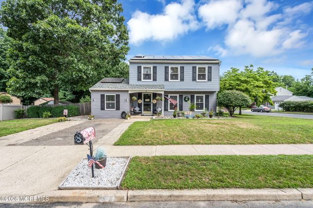 8 Concord Circle, Howell, NJ 07731