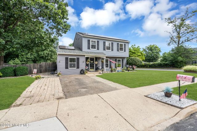 8 Concord Circle, Howell, NJ 07731