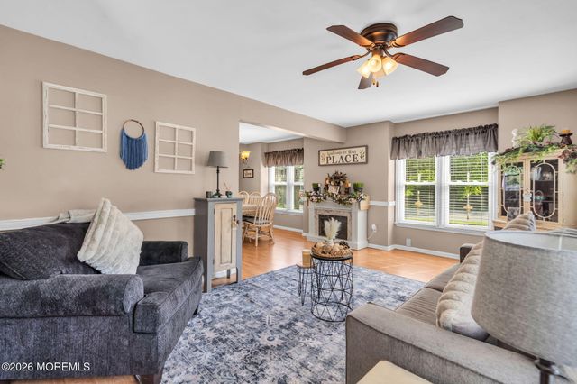 8 Concord Circle, Howell, NJ 07731