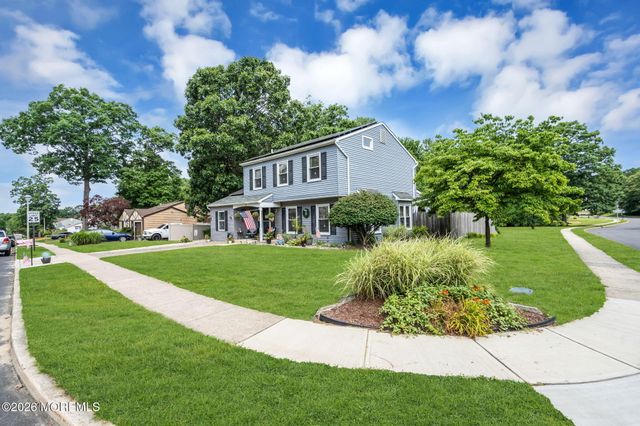 8 Concord Circle, Howell, NJ 07731