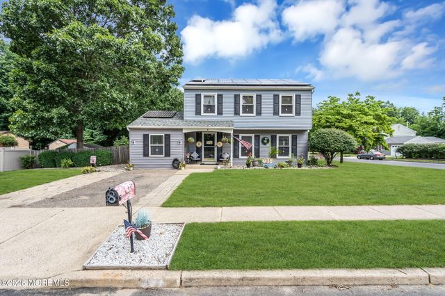 8 Concord Circle, Howell, NJ 07731