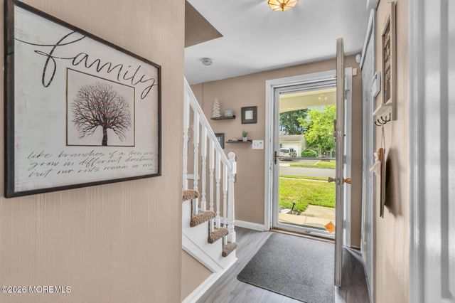 8 Concord Circle, Howell, NJ 07731