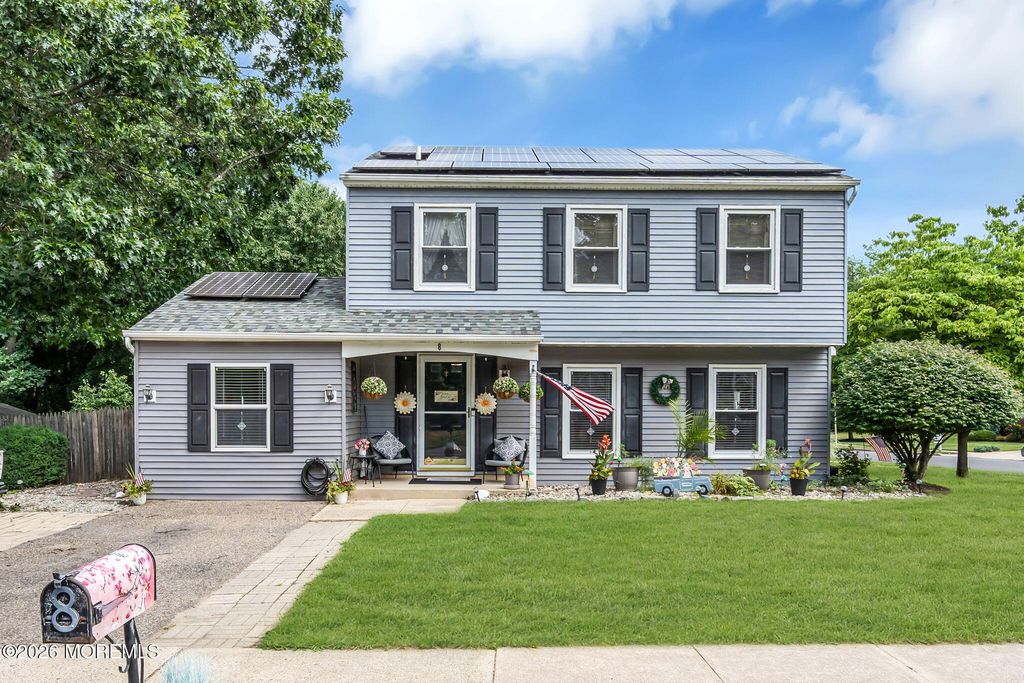 8 Concord Circle, Howell, NJ 07731