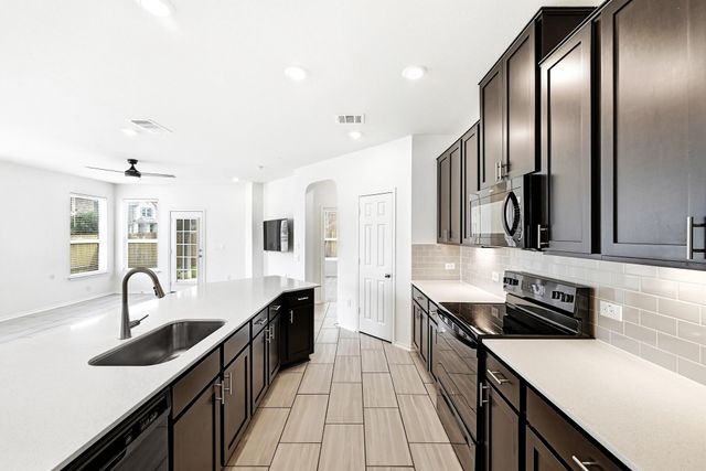 501 Ayinger LN, Austin, TX 78728