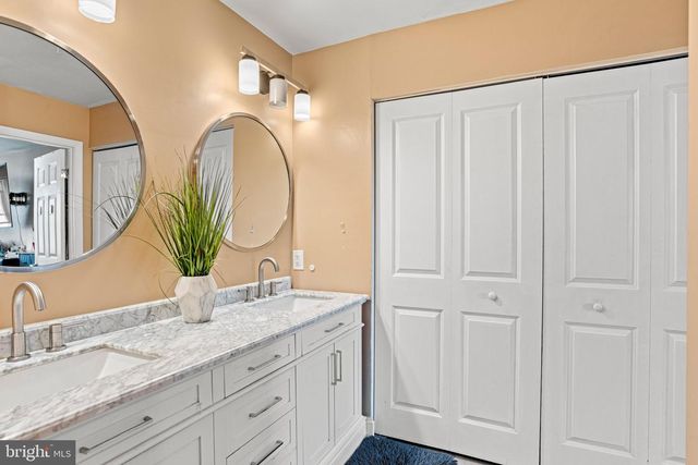 4808 WOODWARD DR, Harrisburg, PA 17111