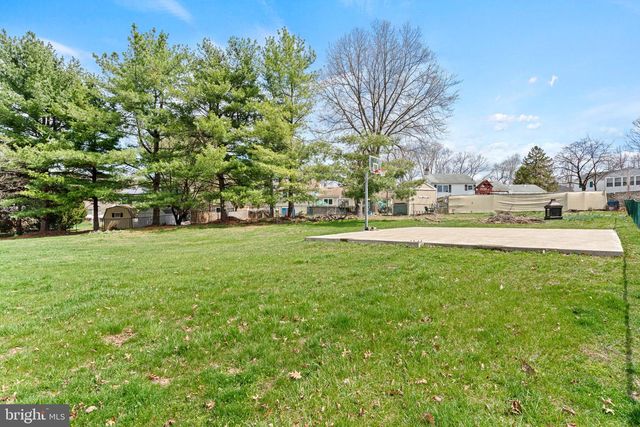 4808 WOODWARD DR, Harrisburg, PA 17111