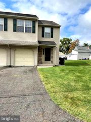 910 VINE ST, Perkasie, PA 18944