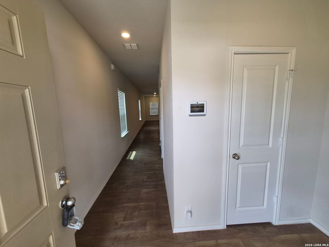 465 MIDDLE GREEN LOOP, Floresville, TX 78114