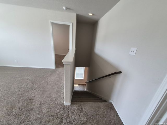 465 MIDDLE GREEN LOOP, Floresville, TX 78114