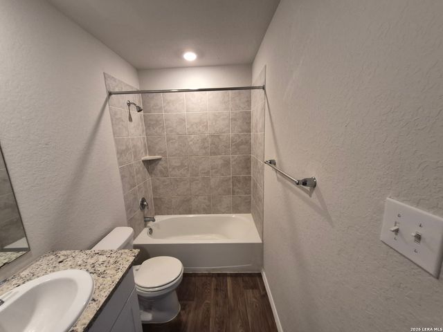 465 MIDDLE GREEN LOOP, Floresville, TX 78114
