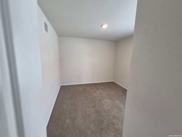 465 MIDDLE GREEN LOOP, Floresville, TX 78114
