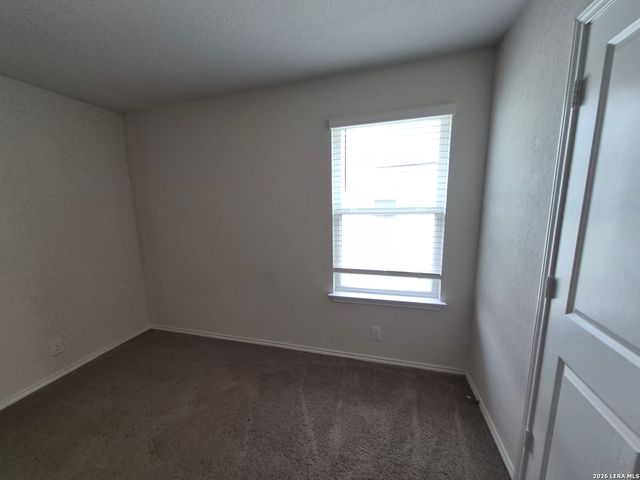 465 MIDDLE GREEN LOOP, Floresville, TX 78114