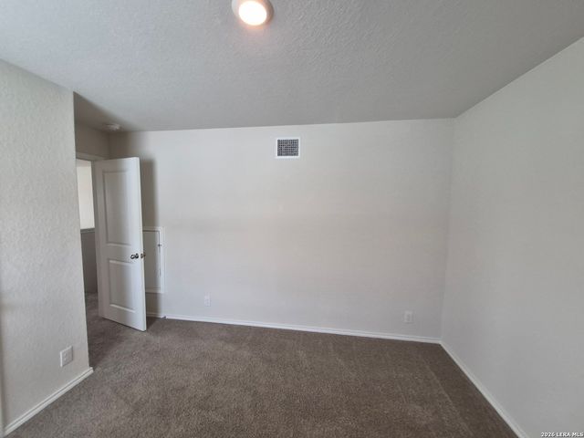 465 MIDDLE GREEN LOOP, Floresville, TX 78114