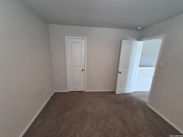 465 MIDDLE GREEN LOOP, Floresville, TX 78114