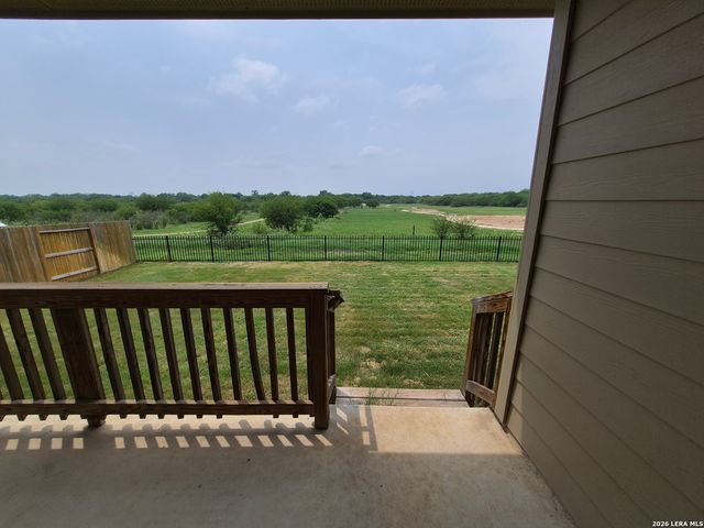 465 MIDDLE GREEN LOOP, Floresville, TX 78114