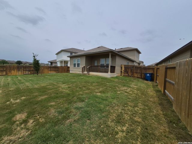 465 MIDDLE GREEN LOOP, Floresville, TX 78114