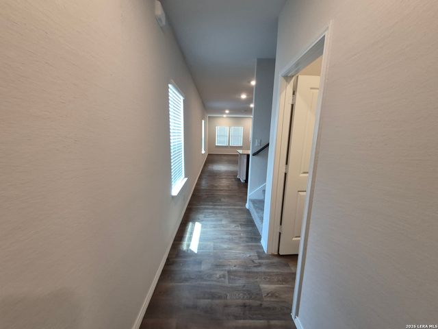 465 MIDDLE GREEN LOOP, Floresville, TX 78114