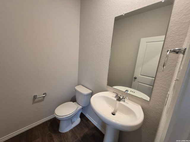 465 MIDDLE GREEN LOOP, Floresville, TX 78114