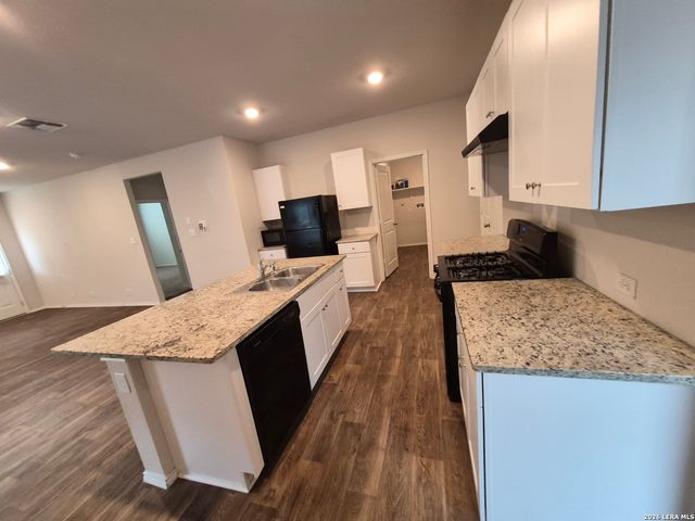 465 MIDDLE GREEN LOOP, Floresville, TX 78114