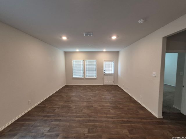 465 MIDDLE GREEN LOOP, Floresville, TX 78114
