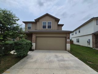 465 MIDDLE GREEN LOOP, Floresville, TX 78114