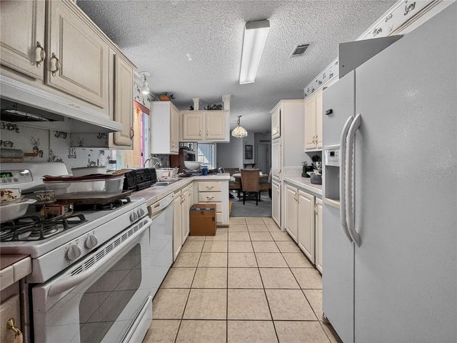 1923 LEESBURG BOULEVARD, Fruitland Park, FL 34731