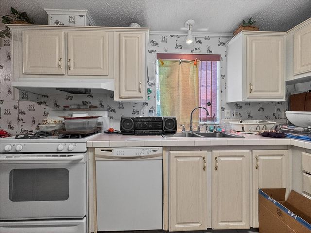 1923 LEESBURG BOULEVARD, Fruitland Park, FL 34731