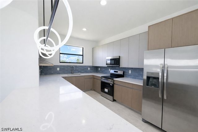 211 NW 25th AVE, Cape Coral, FL 33993