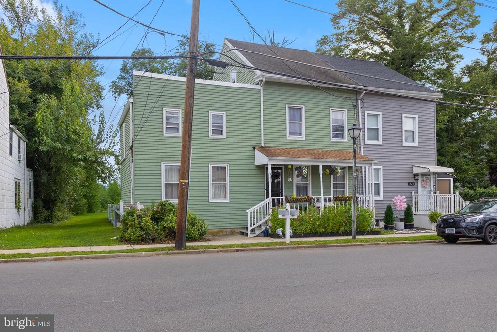 222 WASHINGTON ST, FIELDSBORO, NJ 08505 — photo 2