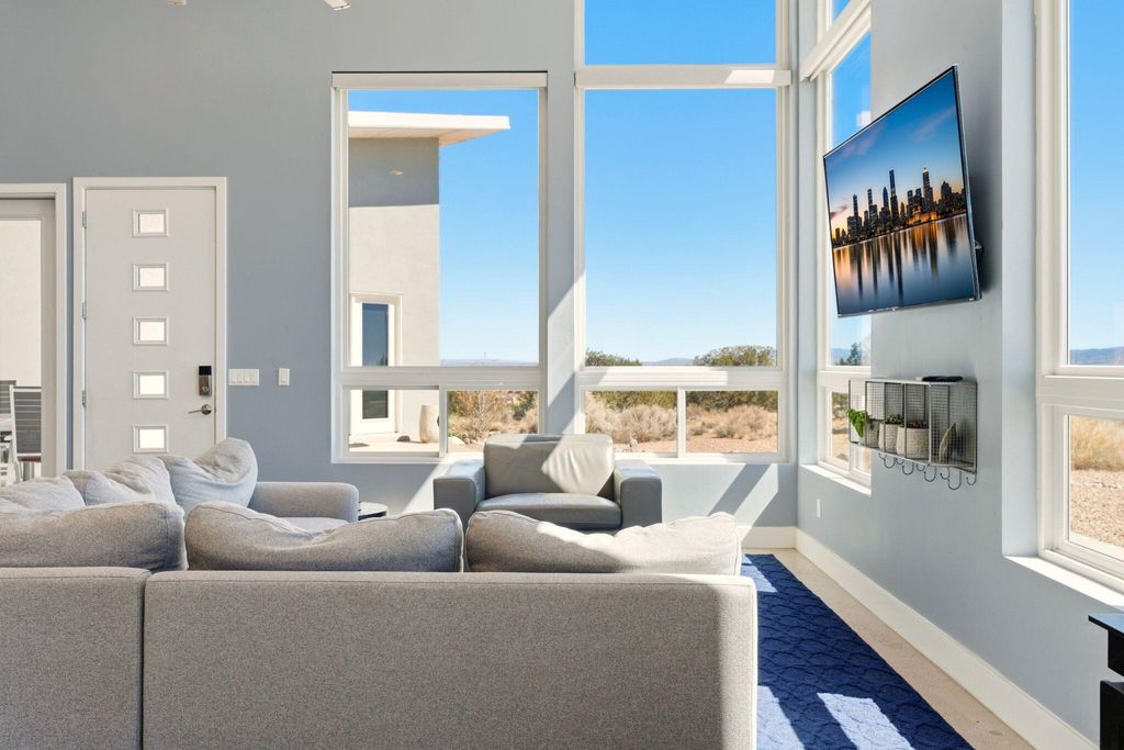 Image 4 of property listing at 5225 Chopin Road NE, Rio Rancho, NM 87144