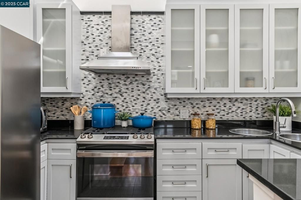 Image 11 of property listing at 56 Guy Place, San Francisco, CA 94105