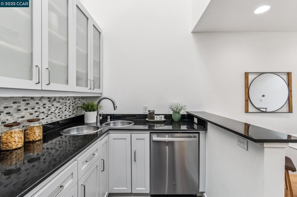 Image 12 of property listing at 56 Guy Place, San Francisco, CA 94105