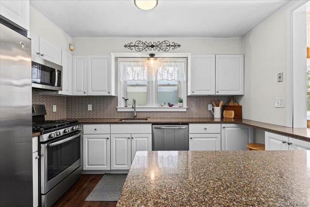 65 Lake Drive, Lake Peekskill, NY 10537