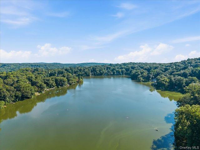 65 Lake Drive, Lake Peekskill, NY 10537