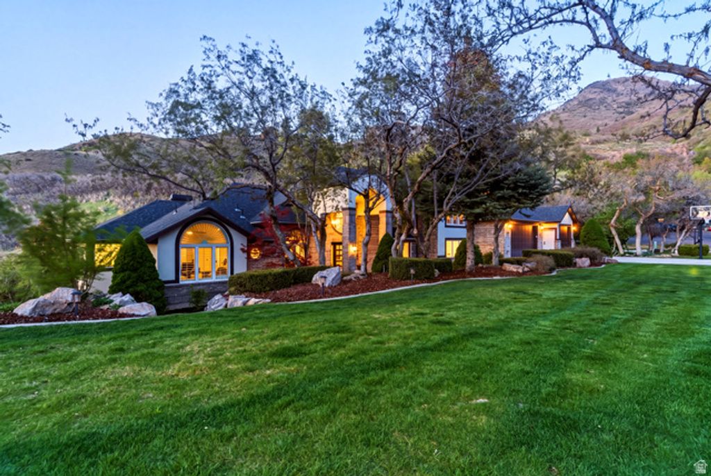 3311 COVE CIR, Layton, UT 84040