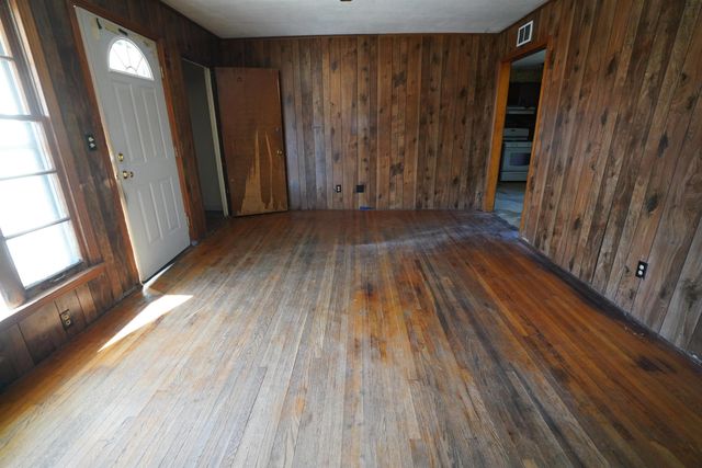 3320 S Palisade, Wichita, KS 67217