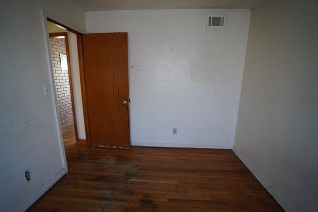 3320 S Palisade, Wichita, KS 67217