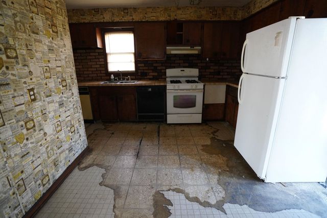 3320 S Palisade, Wichita, KS 67217