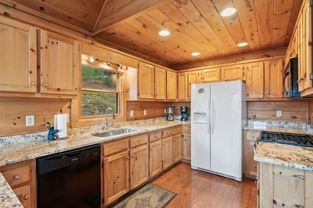 131 Toccoa Overlook Lane, Blue Ridge, GA 30513