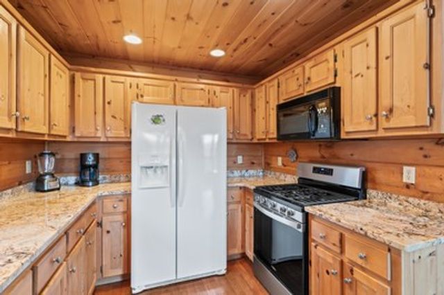 131 Toccoa Overlook Lane, Blue Ridge, GA 30513