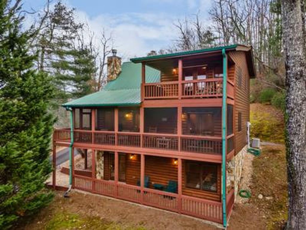 131 Toccoa Overlook Lane, Blue Ridge, GA 30513