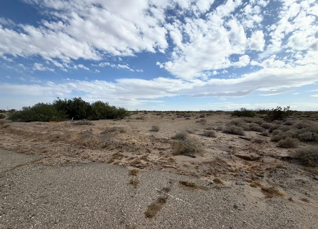 Image 1 of property listing at 1 Sea Manor Avenue, Imperial, CA 92275
